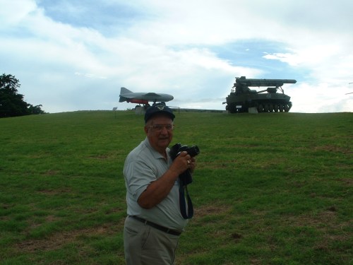 Former CIA photointerpreter Dino Brugioni takes pictures of FKR and Luna missiles in Cuba, 2002 (photo by Svetlana Savranskaya)
