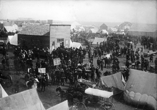 Land Office photo, Oklahoma, 1900. The General Land Office, formed in 1812, was an early example of the administrative state, responsible for parceling and legal settlement of western U.S. territories. Photo: Library of Congress, George Grantham Bain Collection.