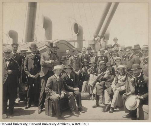 Maestros cubanos en el Crook, 1900. El objetivo del programa, además de proveer a los maestros de conocimientos y cultura, se poroponía establecer lazos más estrechos entre Cuba y Estados Unidos. Cortesía Harvard University Archives 